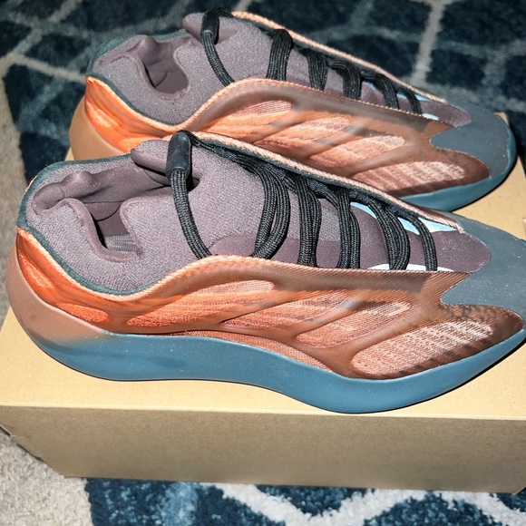Yeezy 700 V3 Copper Fade
Size 7 - Picture 3 of 3